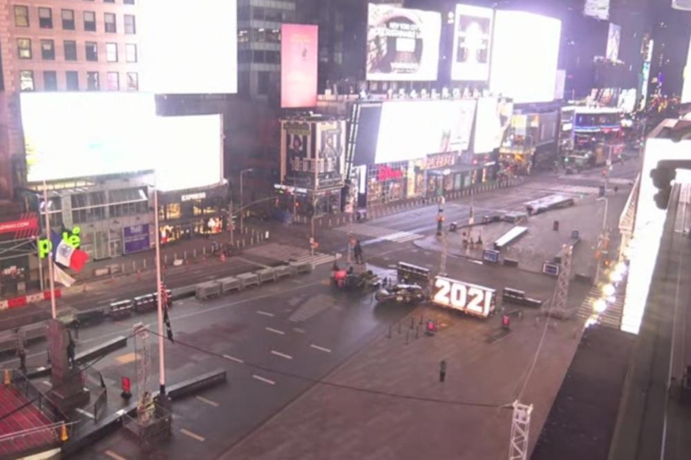 NA TAJMS SKVERU SE POJAVIO NEOBIČAN BILBORD: Usred NJUJORKA osvanula slika ČUVENOG RUSA