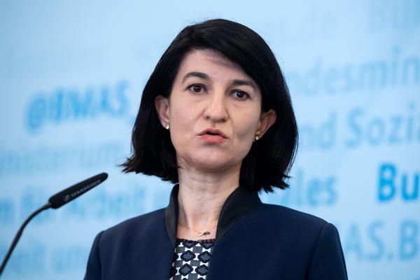 MINISTARKA POZITIVNA NA KORONU: Violeta se ODMAH OGLASILA sa VAŽNOM PORUKOM!