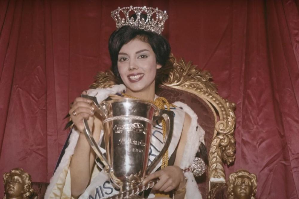 POGINULA NAJLEPŠA ŽENA NA SVETU 20. VEKA: Saobraćajna nesreća odnela je život ove LEPOTICE! (VIDEO)