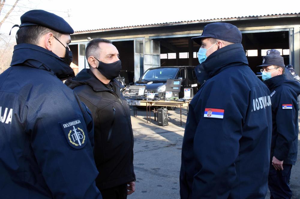 MINISTRI SRBIJE I ANGOLE POSETILI BAZU SPECIJALNE TERORISTIČKE JEDINICE: Prikazano naoružanje i borbena vozila