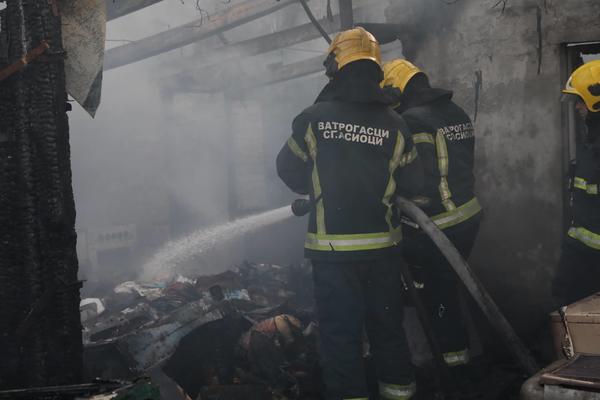 POŽAR NA NOVOM BEOGRADU: Evakuacija zgrade u TOKU, u jednom od stanova pronađena TRUDNICA!