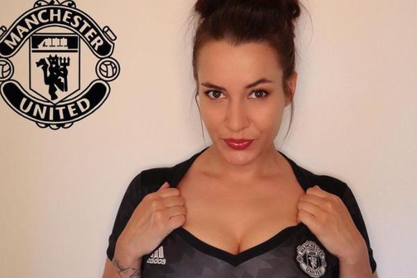 DRES JUNAJTEDA I TANGE SU JOJ OMILJENI, A LEPO JOJ JE I KAD JE BEZ IČEGA: A tek da vidite tatu iznad guze...