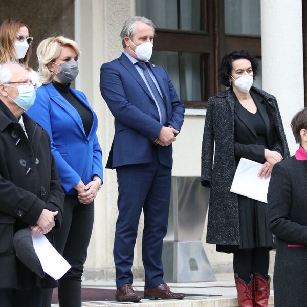 BRNABIĆ, KON I DARIJA PRVI PRIMILI VAKCINU PROTIV KORONA VIRUSA: Obratili se javnosti, CELA SRBIJA OVO SLUŠALA