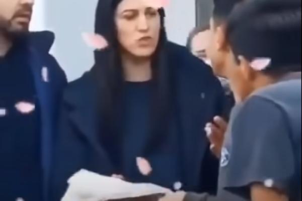 MALOLETNI MIGRANTI U BOGOVAĐI TERALI DEVOJKU DA LJUBI PROSTIRKU KOJU JE ZGAZILA: Srbija besna, sad se oglasio i MUP