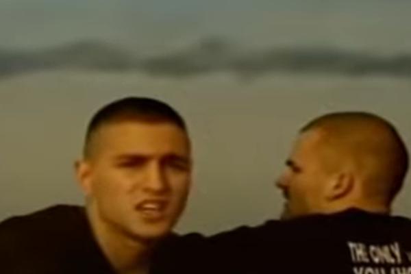 DOBILA JE METAK U ČELO.. Pesma popularnog pevača ZGROZILA JAVNOST, svi u suzama NAKON OVOG SAZNANJA! (VIDEO)