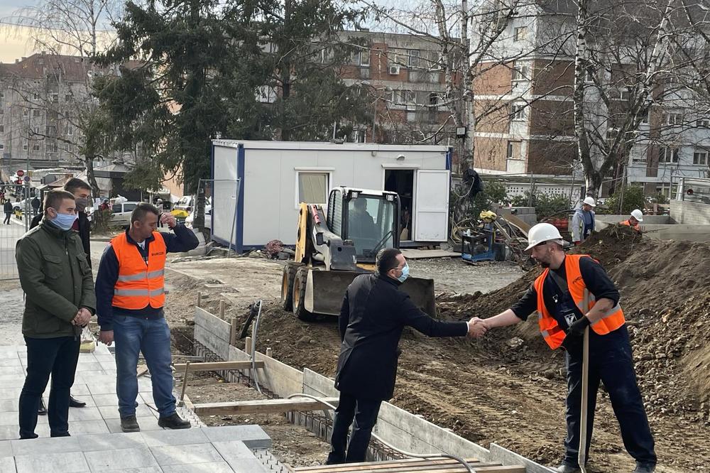 TRG ISPOD RUDARSKE ČESME MENJA SLIKU CENTRA LAZAREVCA! Radovi su pri kraju, izgledaće OVAKO (FOTO)