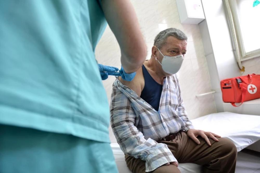 KO JE DR PEŠKO KOJI SE VAKCINISAO PRE DR KONA? Kada se danas pojavio, ZBUNIO JE CELU SRBIJU!