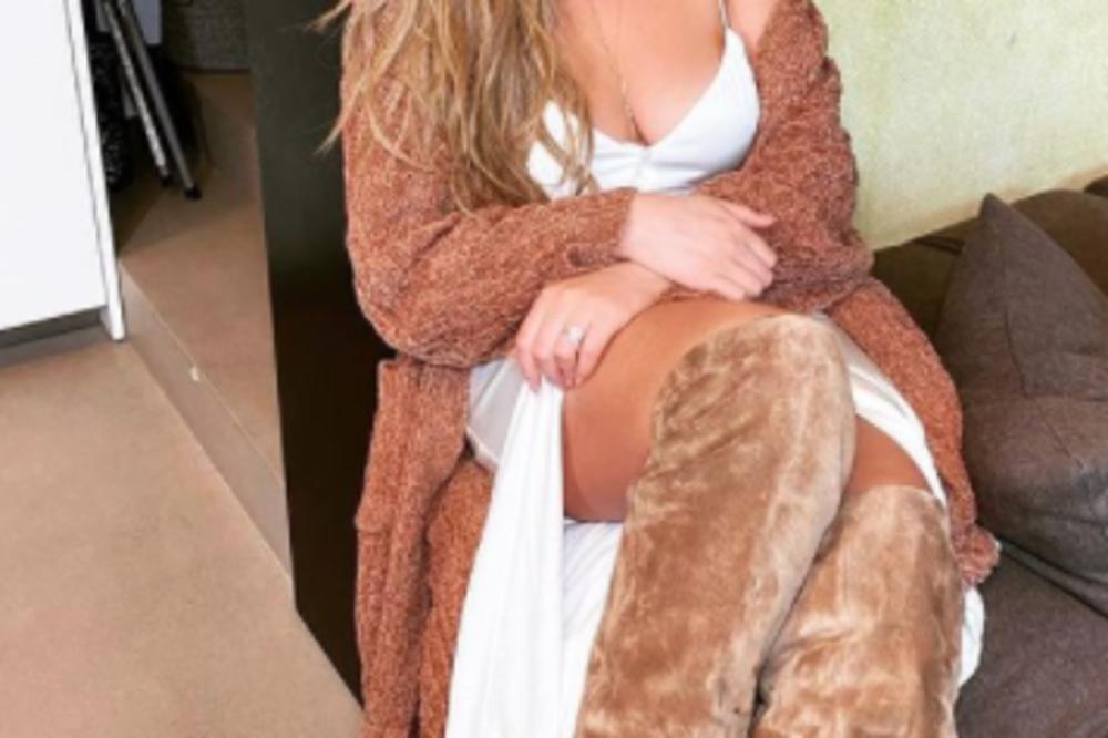 MANEKENKA ŠOKIRALA FOTKOM NAKON GUBITKA DETETA! Pokazala TELO, prizor je potresno začuđujući, JOŠ UVEK PATI! (FOTO)