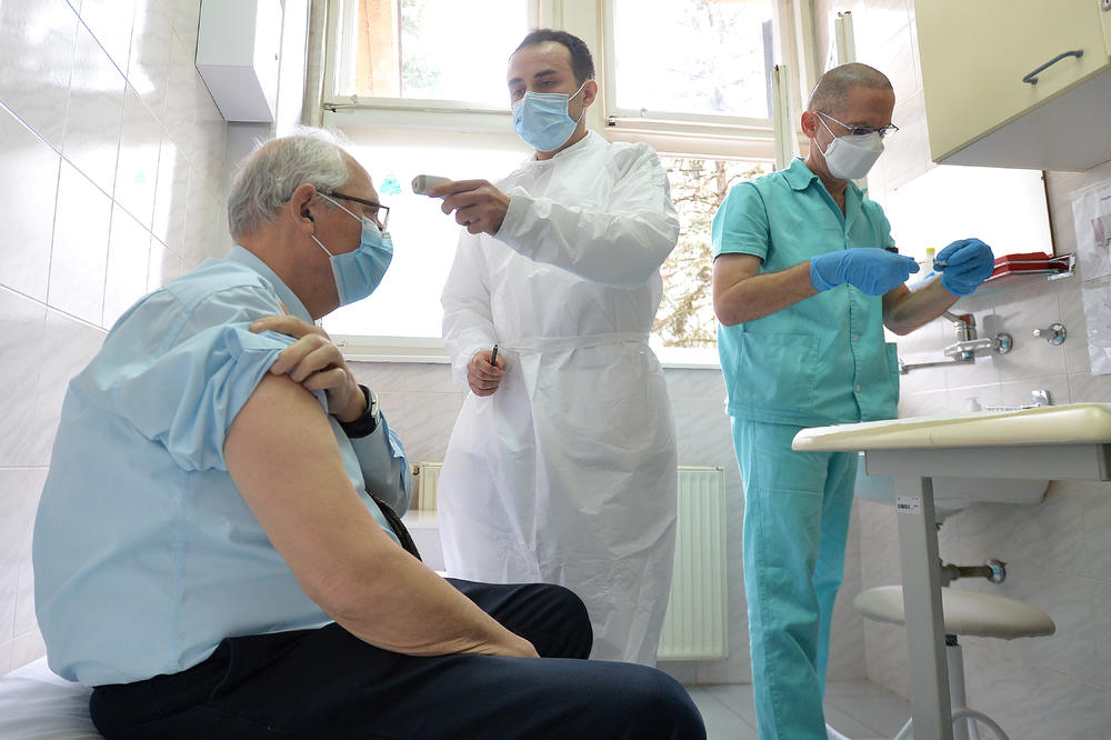 ČETIRI SCENARIJA ZA DOLAZAK OMIKRON SOJA U SRBIJU: Stručnjaci izneli PROGNOZE, uopšte nije BEZAZLENO