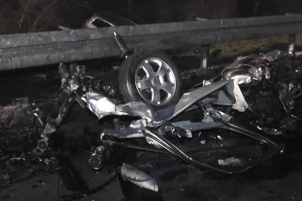 TEŠKA NESREĆA KOD KNJAŽEVCA: Poginuo vozač BMW-a, policija još utvrđuje ko je bio za VOLANOM!