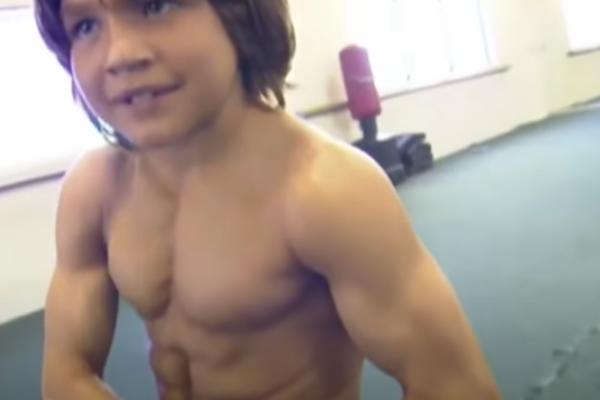 IMAO JE 8 GODINA KADA JE ŠOKIRAO SVET: Najjači klinac na svetu porastao, ovako izgleda Mali Herkul! (VIDEO)