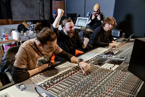 NOVINAR I MUZIČKI KRITIČAR PETAR LUKOVIĆ O BENDU ŽELJKA MITROVIĆA „THE MONX“ i saradnji sa Skaj Viklerom!