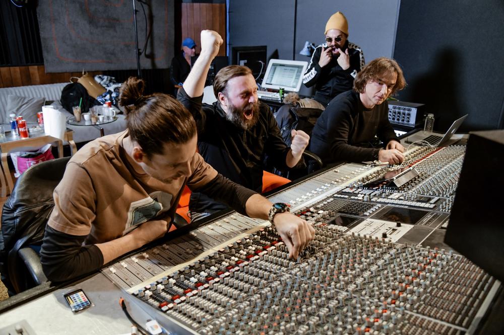 NOVINAR I MUZIČKI KRITIČAR PETAR LUKOVIĆ O BENDU ŽELJKA MITROVIĆA „THE MONX“ i saradnji sa Skaj Viklerom!