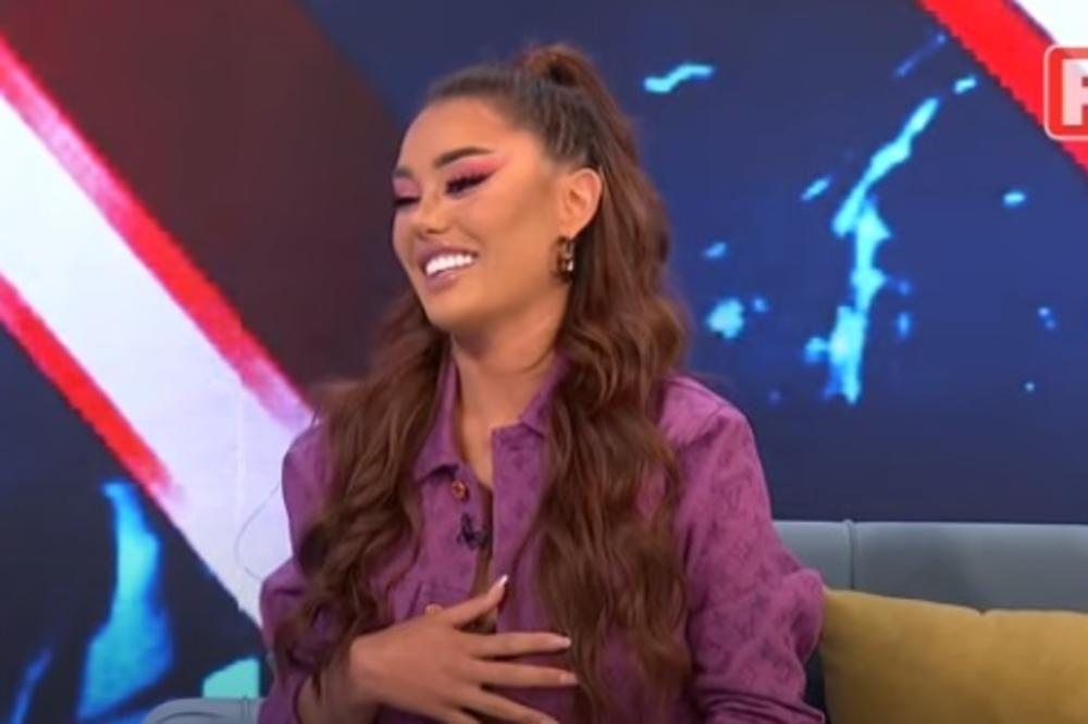 ANA KORAĆ JE TOLIKO SUZILA STRUK U FOTOŠOPU DA JE USISALA JELKU! Svi se smeju ovom potezu, morate da vidite! (FOTO)