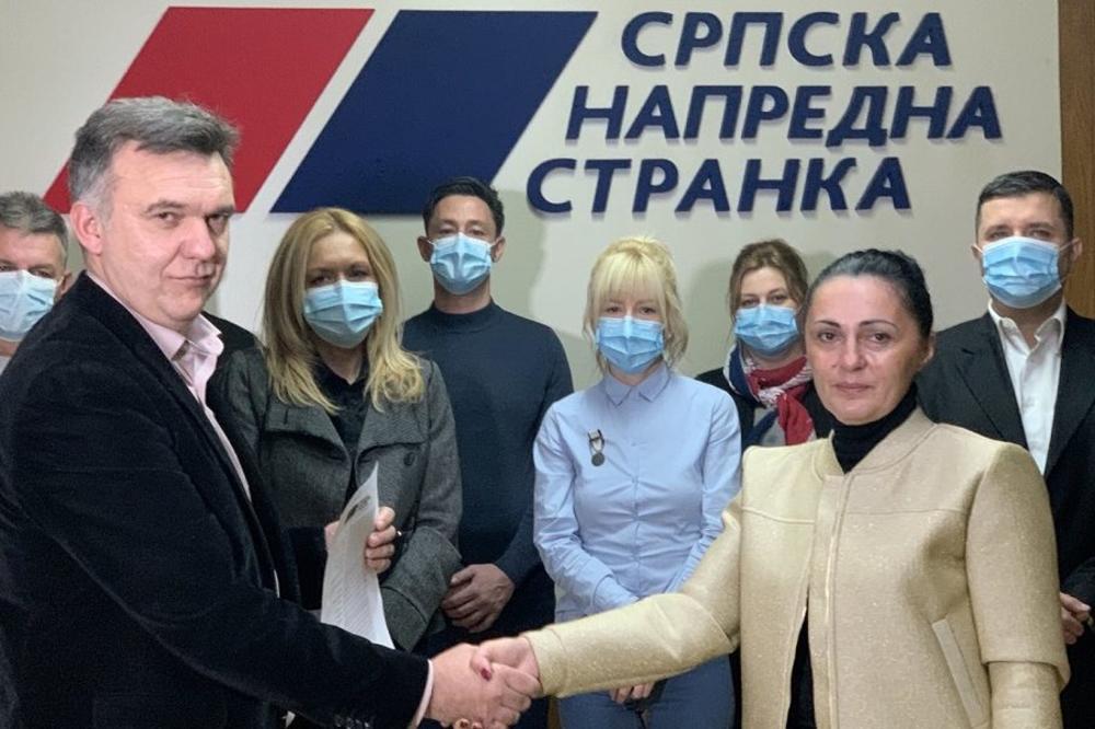 DEMOKRATE U VRŠCU SE UČLANILE U SNS: Jačanje naprednjaka u Banatu