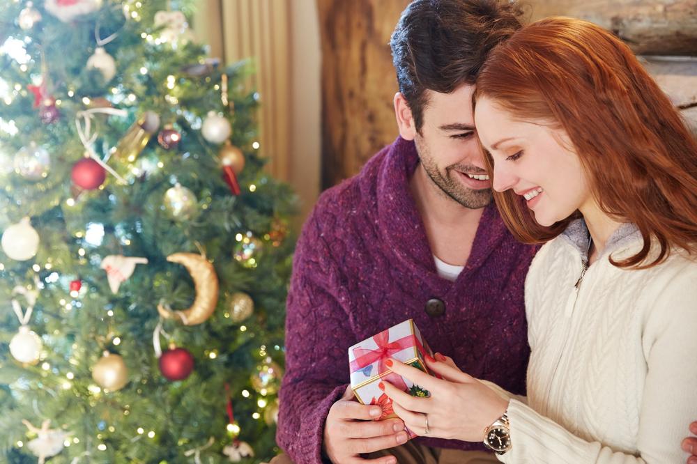 POKLON KOJI STE DOBILI OD PARTNERA GOVORI MNOGO: Stručnjak za veze otkriva sve DETALJE!