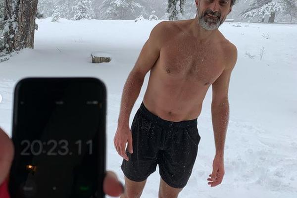 ŠOKANTNO! Nenad Zimonjić se skinuo go na oči JELENE ĐOKOVIĆ, pa krenuo da divlja! Šta će Nole reći na ovo?! (VIDEO)