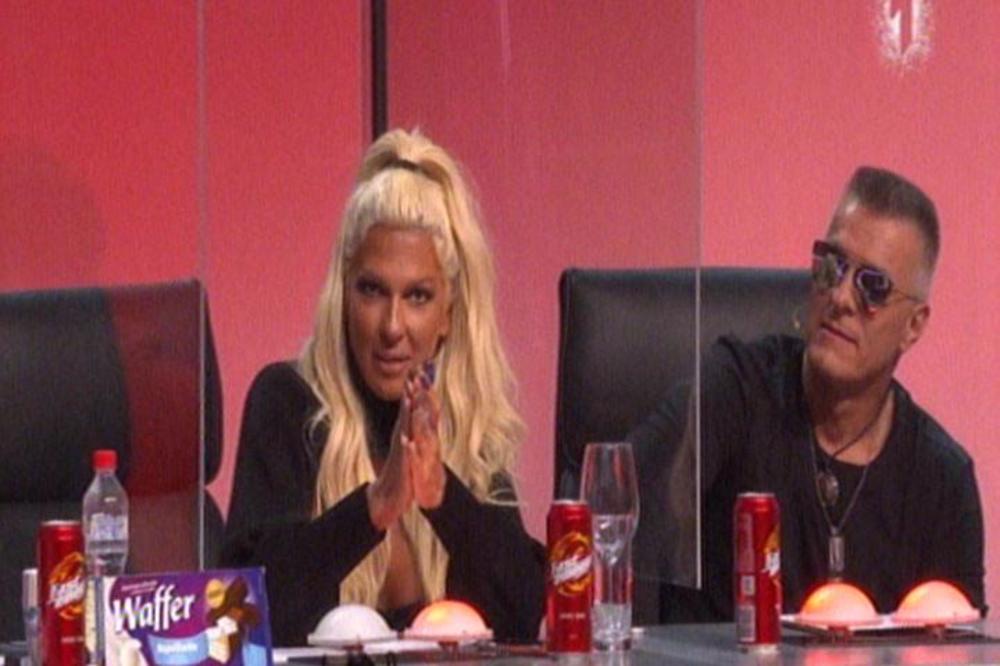 NAŠA FOLK PEVAČICA ISTO IZGLEDA VEĆ 200 GODINA! Sada konačno OTKRILA - išla je pod NOŽ!