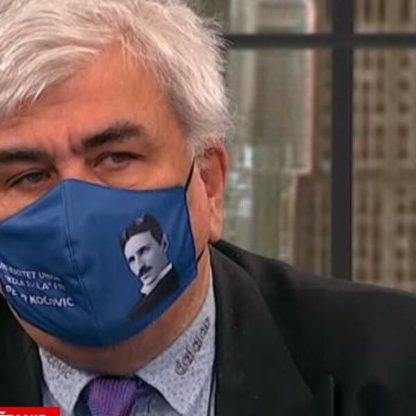 VAKCINISAĆEMO SE I TREĆOM DOZOM, KRAJ PANDEMIJE SE NE NAZIRE: Najnovija prognoza profesora Kočovića (FOTO)