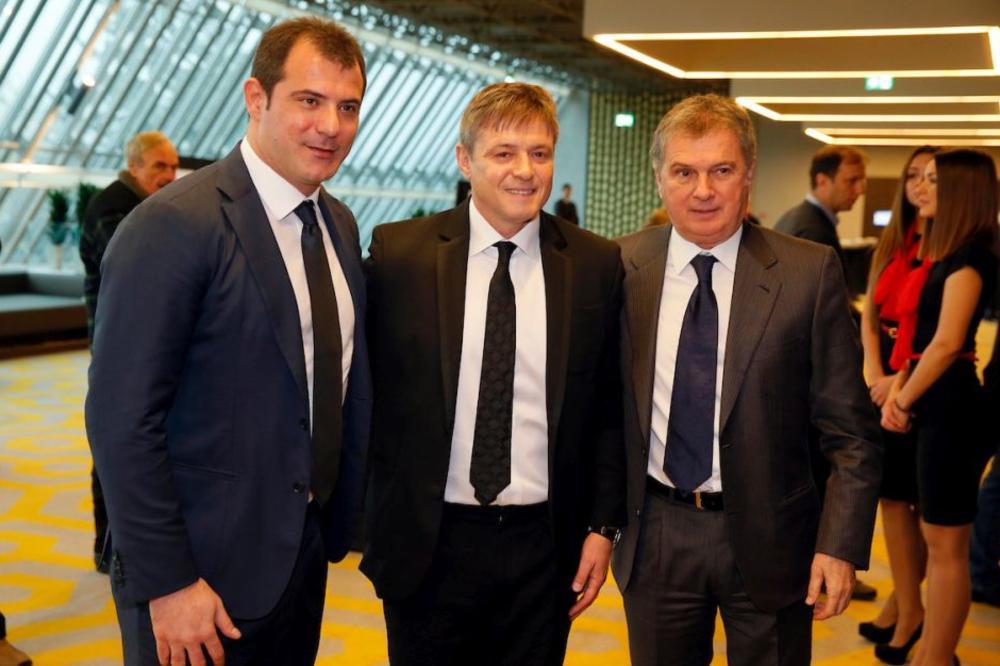 LEGENDARNI FUDBALER ZVEZDE POSLAO PORUKU : Na Milan samo hrabro, ne plašite se Zlatana!