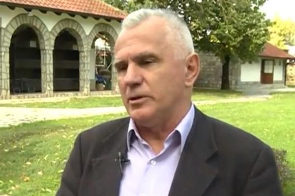 NOVI SKANDAL TRESE SRBIJU: Priština zabranila ulazak na Kosovo Miloradu Arlovu, koji je nosio DECI PAKETIĆE!