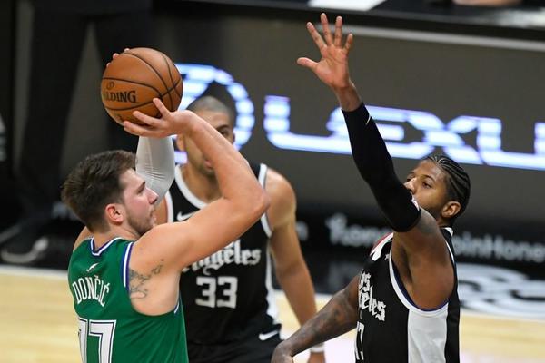 POL DŽORDŽ JE NEZAUSTAVLJIV: Klipersi na korak od FINALA!