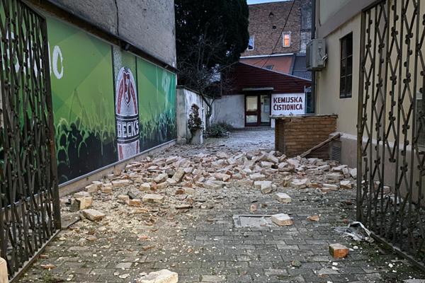 STIŽE POMOĆ: Beograd donirao 30 kontejnera Glini i Petrinji!