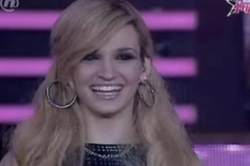 SVI SU BILI OČARANI NJENIM PEVANJEM I SE*SIPILOM, bila je zanosna plavuša, a sada je vatrena crnka! (FOTO)