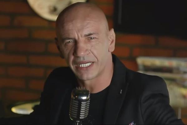 OGLASIO SE PEVAČ KOME JE ODUZETA POLICIJSKA ZNAČKA NA KORONA ŽURCI! Otkrio kako je dobio!