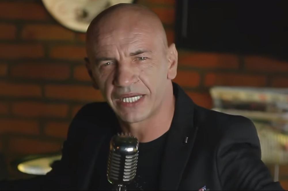 OGLASIO SE PEVAČ KOME JE ODUZETA POLICIJSKA ZNAČKA NA KORONA ŽURCI! Otkrio kako je dobio!