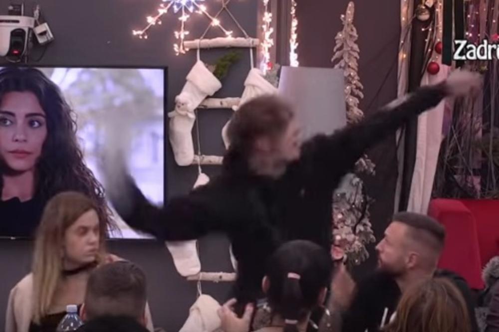 PUCA PO SVIM ŠAVOVIMA! Paula i zadrugari napali Frana, on krenuo da razbija stvari po lući!