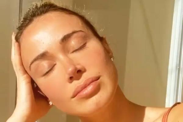 NAJSE*SI SPORTSKA NOVINARKA BUJNIM GRUDIMA VAM POŽELELA DOBRO JUTRO: Zbog nje bi se svi budili u 5h bez problema!