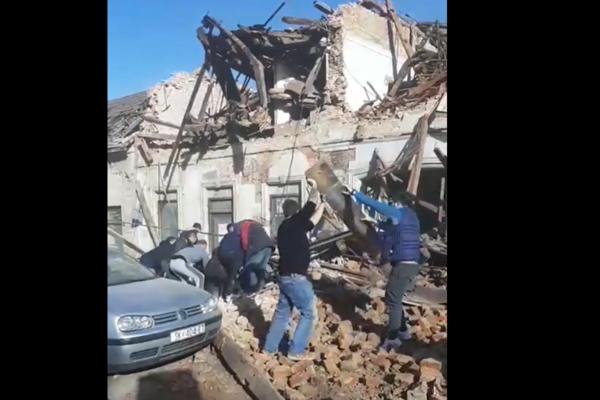 SRUŠEN HRVATSKI GRAD, INFORMACIJE UPRAVO STIŽU! POLICIJA: Izađite iz ruševina, odmaknite se od SRUŠENIH GRAĐEVINA