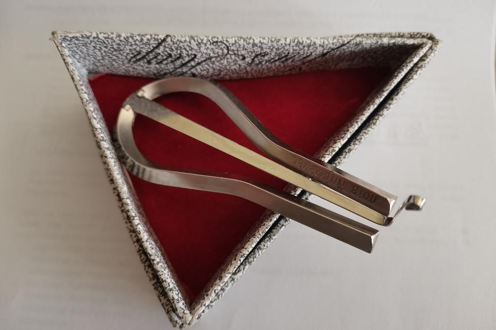 SVI ZNATE ZA NJEGA, ALI NE ZNATE KAKO SE ZOVE I IZGLEDA: Instrument koji je obeležio film KO TO TAMO PEVA (VIDEO)