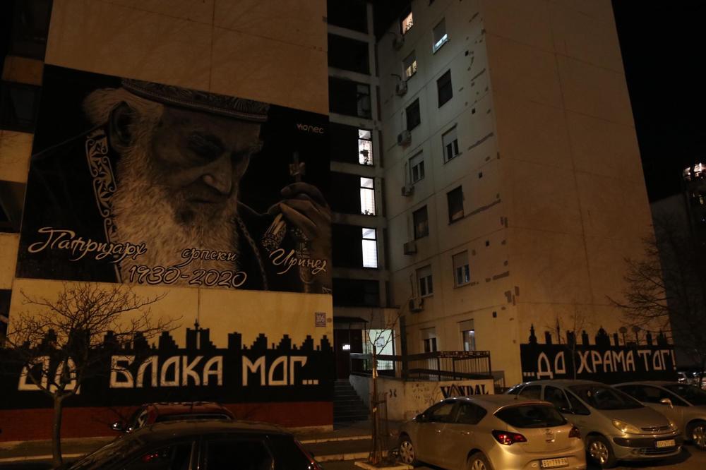 MLADI SU STREET ARTOM ŽELELI DA PROGOVORE O IRINEJU: Sveštenik Vladimir o zajedničkoj akciji navijača u Bloku