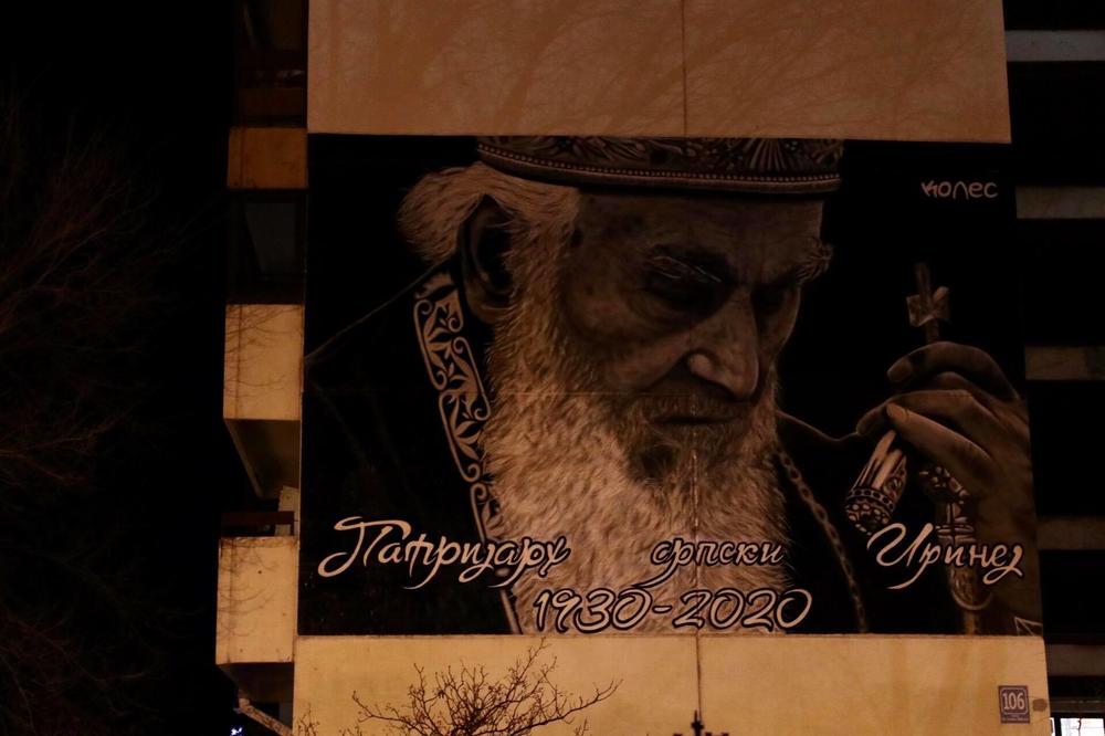 NAVIJAČI ODALI POČAST IRINEJU SPEKTAKULARNIM MURALOM: Narod u Blokovima mu daje 40 dana! (FOTO)