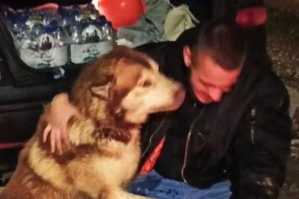 MALO SREĆE U DANU TRAGEDIJE: Predivna fotografije usred užasa u PETRINJI, spašen psić (FOTO)