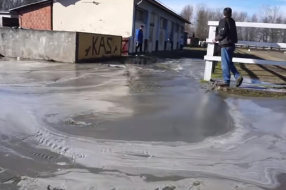 ZEMLJOTRES IZAZVAO KATASTROFU: Ljudima se pod nogama otvarale pukotine, zemlja menjala agregatno stanje! (VIDEO)