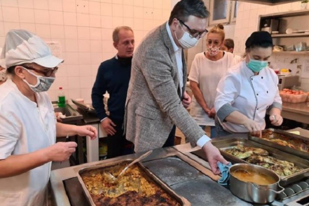 ZAHVALAN SAM DIVNIM KUVARICAMA KOJE SU BRINULE O NAMA: Vučić pripremao srpske specijalitete u Predsedništvu!