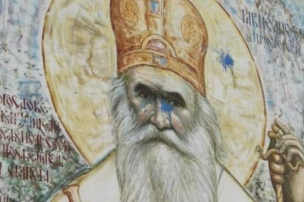 ŠOK INCIDENT U KOLAŠINU: Oskrnavljen mural mitropolita Amfilohija (FOTO)
