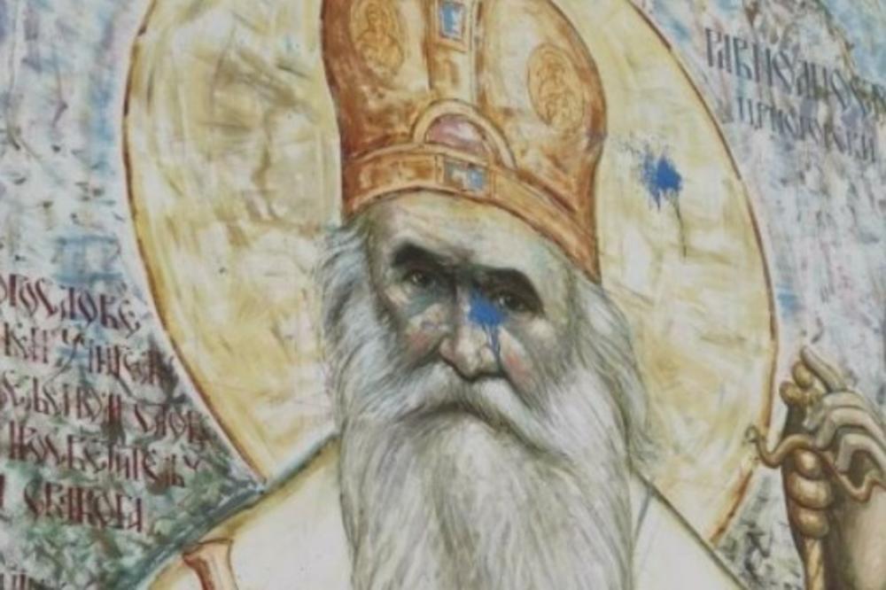 ŠOK INCIDENT U KOLAŠINU: Oskrnavljen mural mitropolita Amfilohija (FOTO)