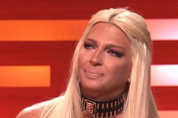 NAJPOTRESNIJI MOMENAT PEVAČICE PRED GLEDAOCIMA! KARLEUŠA zbog jednog pitanja zaplakala, prekinuta emisija!