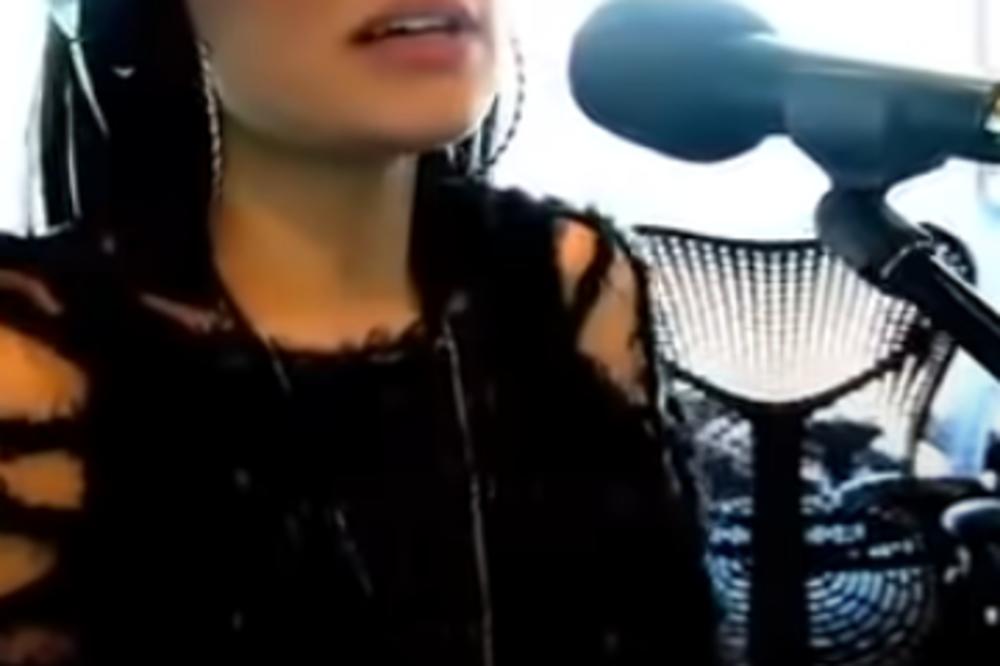 TUGA VELIKA! Poznata pevačica završila u bolnici zbog retke bolesti! Posledice su užasne!