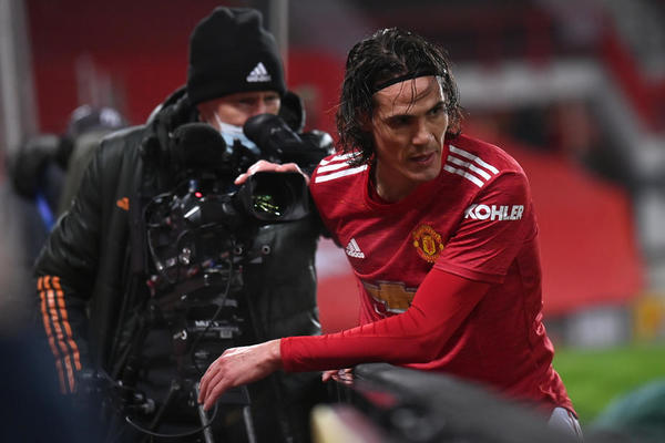 KAVANIJU STIGLA "ČESTITKA" ZA NOVU GODINU: Suspendovan si na 3 meča i platićeš 100.000 funti zbog rasizma!