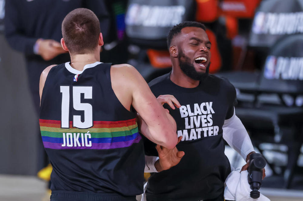 JOKIĆ DELI BESPLATNE ČIZBURGERE! Ja ih ne jedem, ali kad stižu od njega, poješću ih!