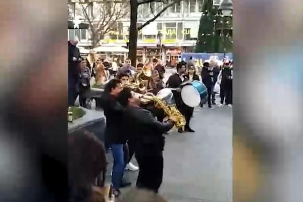 JUČE U CENTRU BEOGRADA LUDILO: Ova scena najbolje pokazuje koliko smo se UŽELELI normalnog života