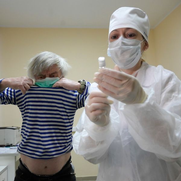 U MOSKVI SE ZA VAKCINACIJU PRIJAVILO OKO 100.000 LJUDI: Interesovanje će posle praznika biti još veće