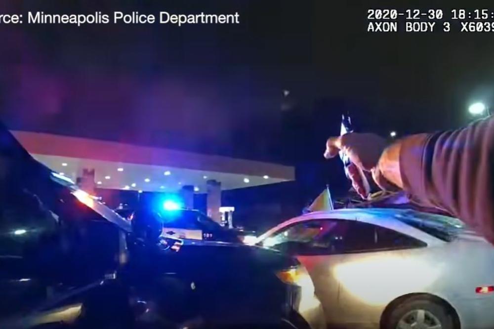 AMERIČKA POLICIJA UBILA JOŠ JEDNOG CRNCA! Snimak je upravo objavljen i OBILAZI SVET (VIDEO)