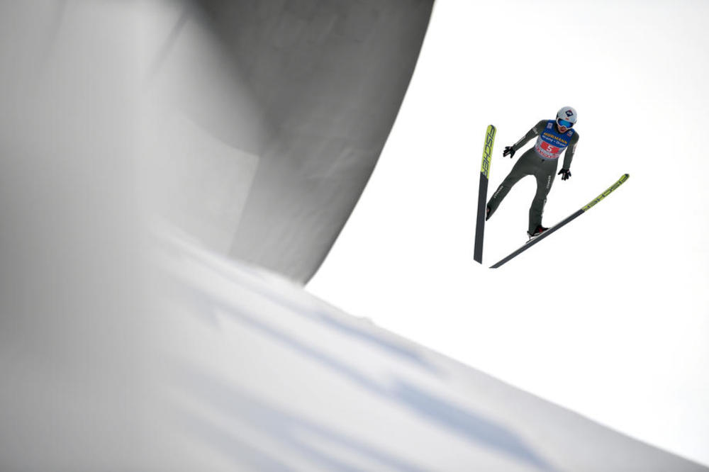 KAMIL ŠTOH POČISTIO INSBRUK: Na korak je od trijumfa na Četiri skakaonice!