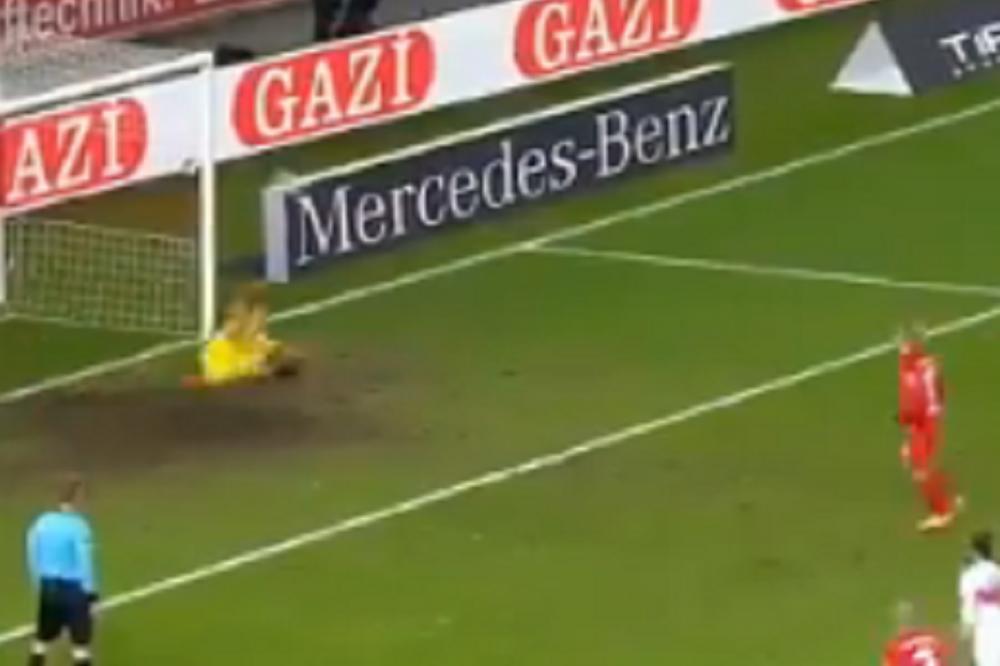 OVAKVA ODBRANA PENALA SE RETKO VIĐA: Tek je 3. januar, a već imamo potez godine! (VIDEO)